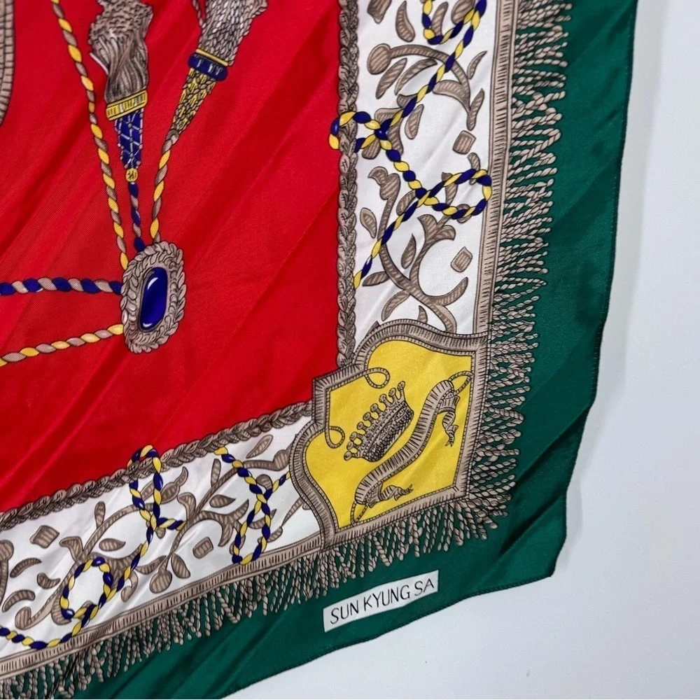 SUNKYUNG SA scarf. Royalty theme. Red green